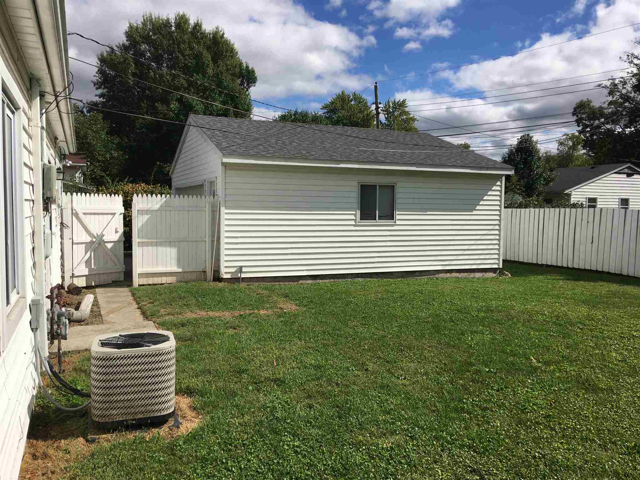 1909 Maplewood Road Fort Wayne, IN 46819 - Photo 9 of 28