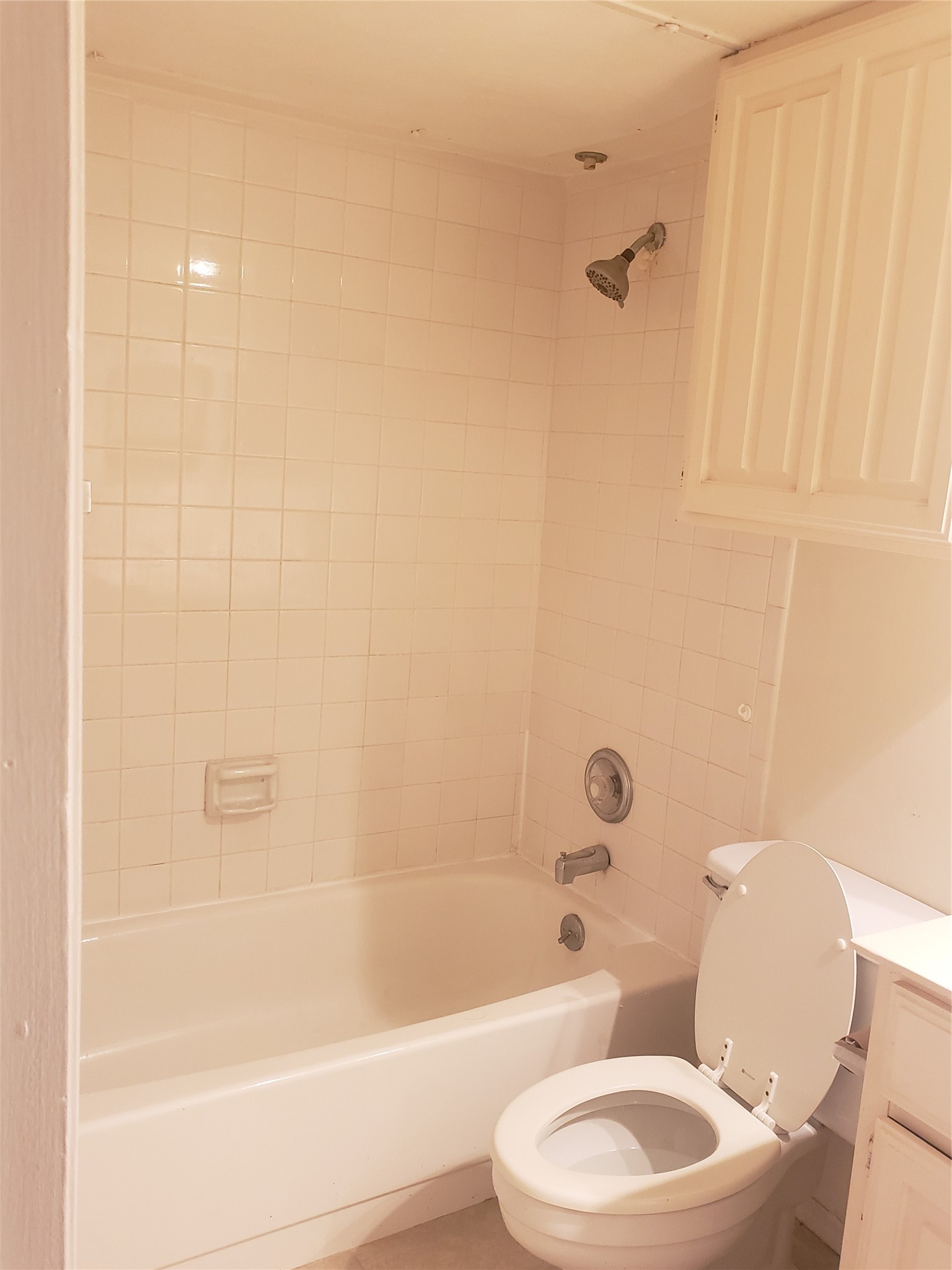 16120 Stuebner Airline Road, Unit 603 Spring, TX 77379 - Photo 14 of 19 a bathroom with a bathtub shower sink vanity and a toilet