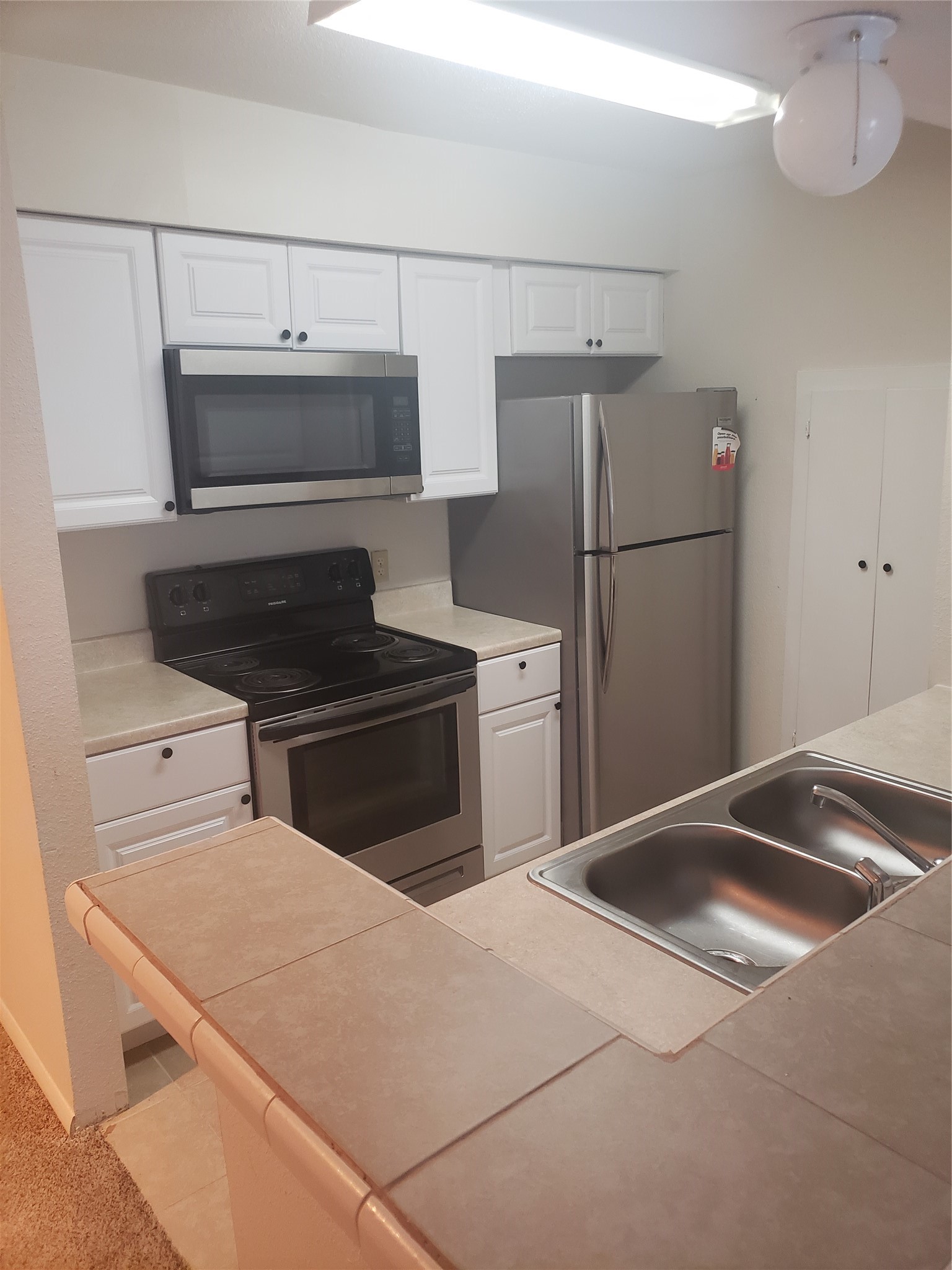 16120 Stuebner Airline Road, Unit 603 Spring, TX 77379 - Photo 6 of 19 a kitchen with a refrigerator and a sink