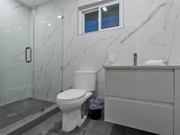 a bathroom with a toilet and a shower