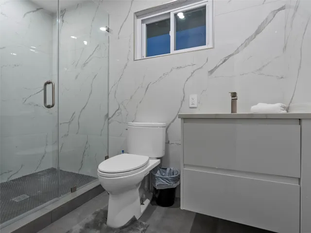 a bathroom with a toilet and a shower