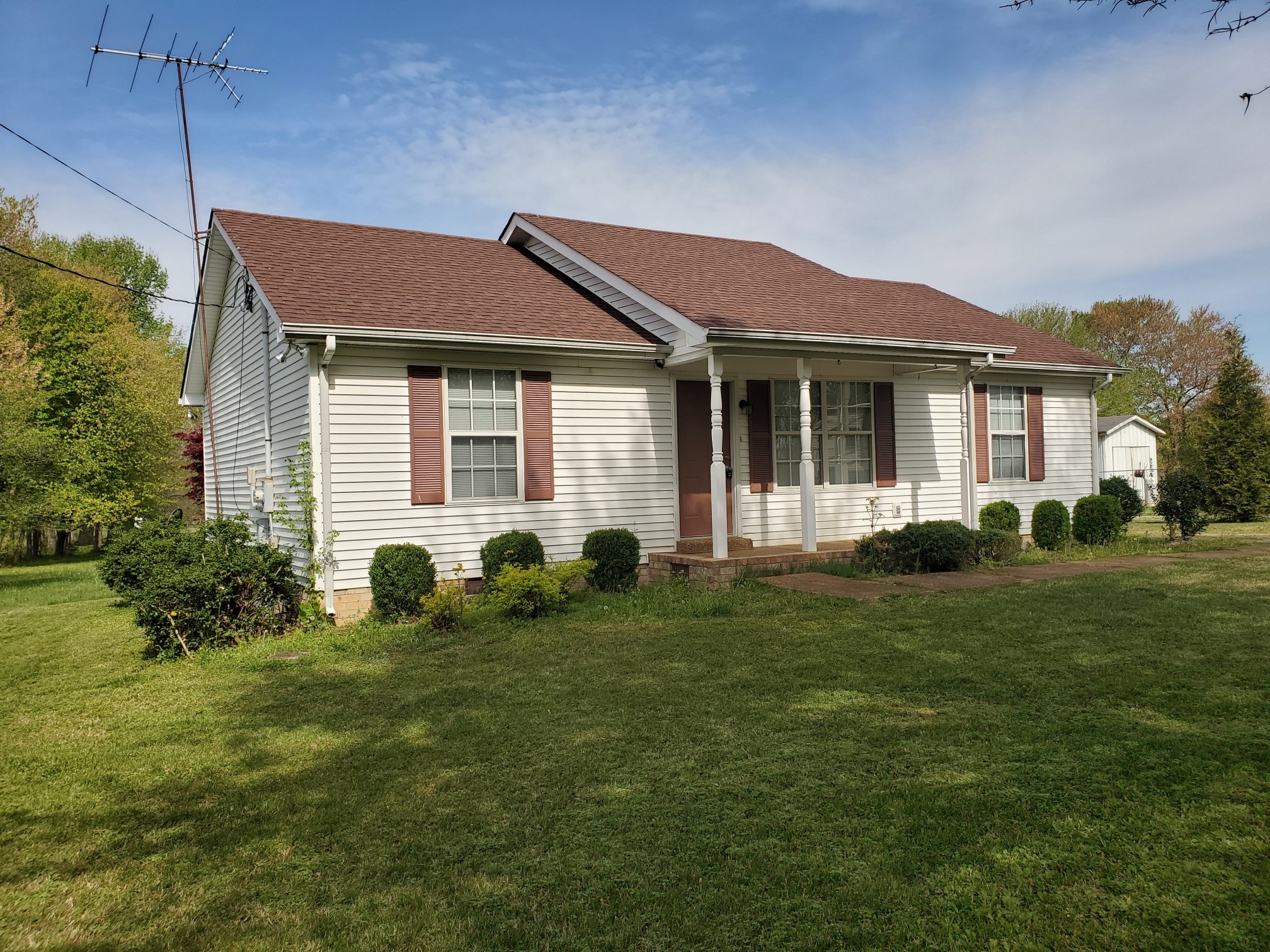 151 Smith Road Portland, TN 37148 - Photo 1 of 5 a front view of a house with a yard