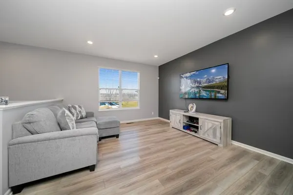 $371,000 | 1004 Atterberg Road, South Elgin, IL 60177