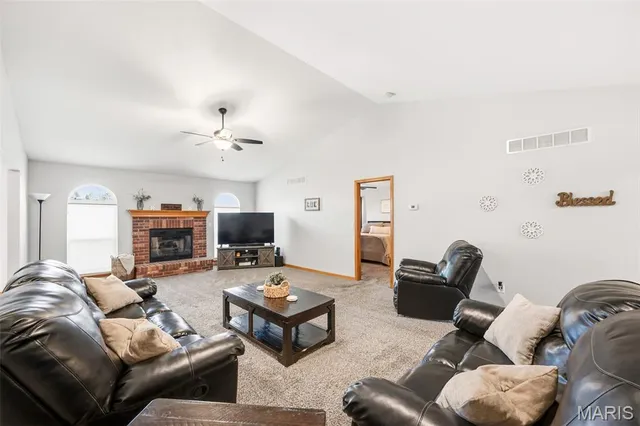 $242,900 | 1029 Pin Oak Drive, Warrenton, MO 63383