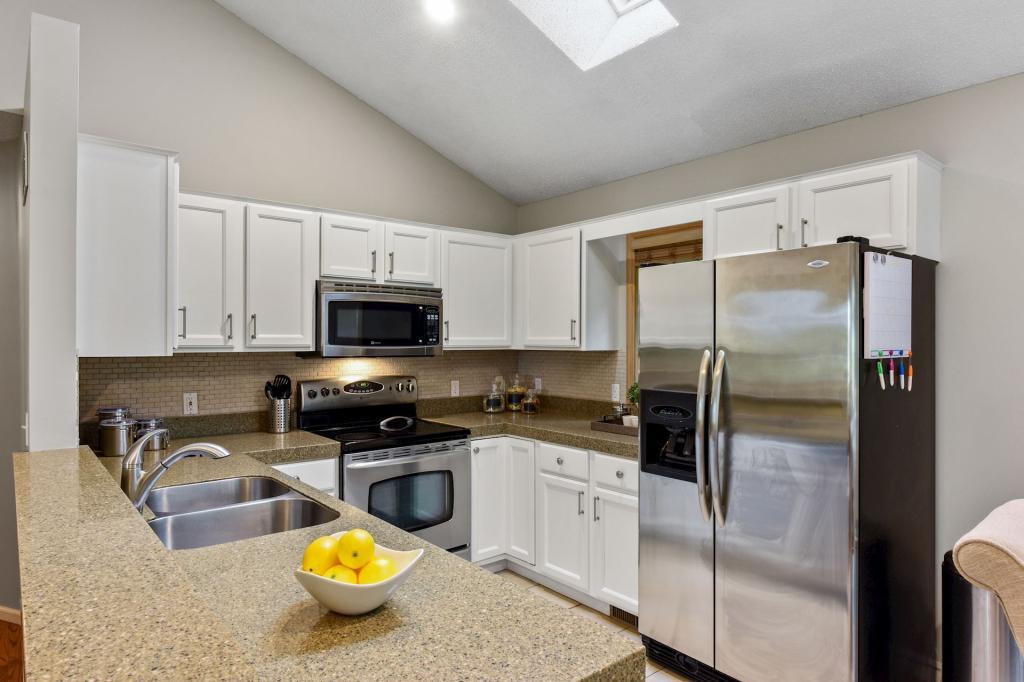 16700 Weston Bay Road Eden Prairie, MN 55347 - Photo 5 of 16