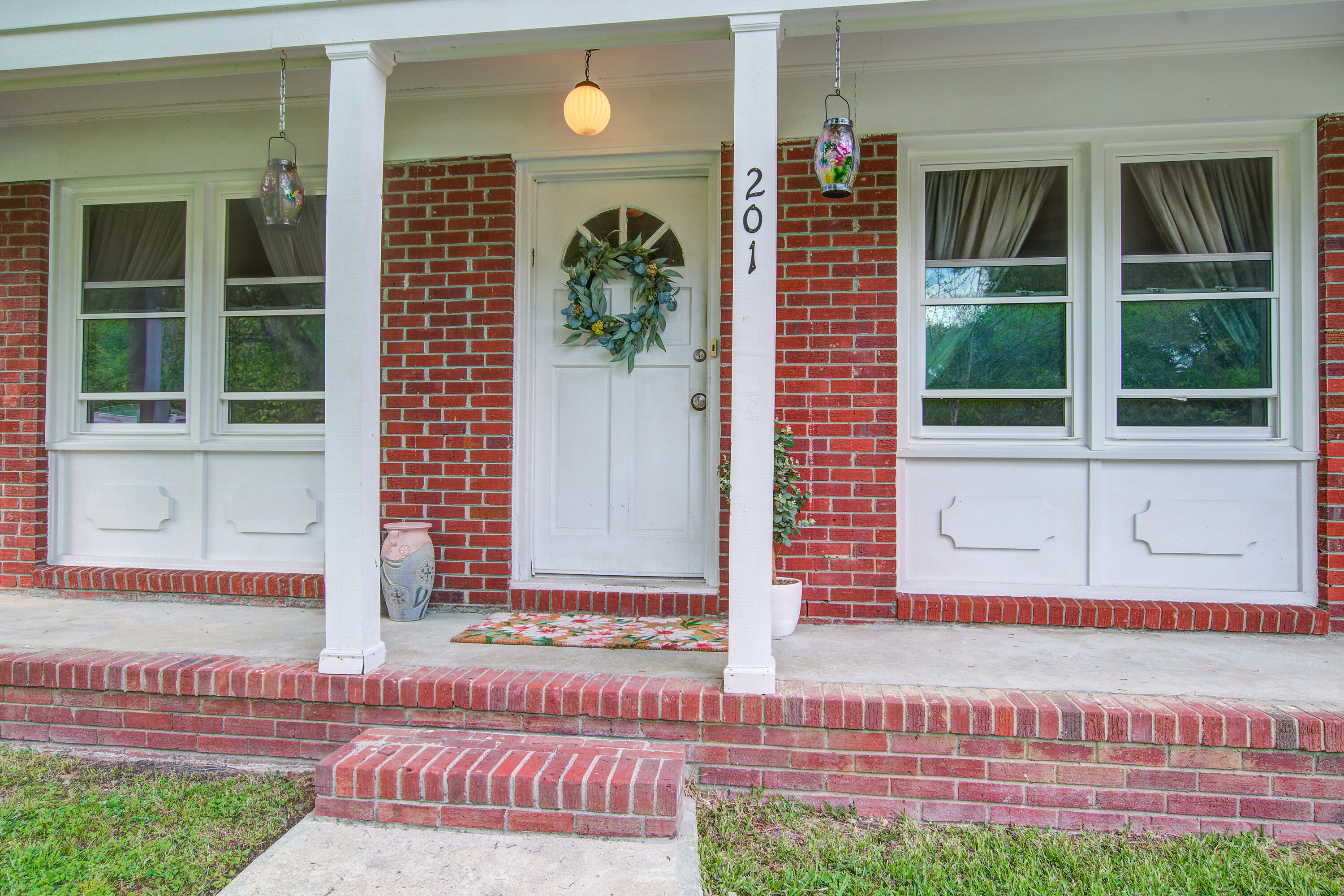 201 Judith Drive Summerville, SC 29485 - Photo 4 of 16 201 Judith up close