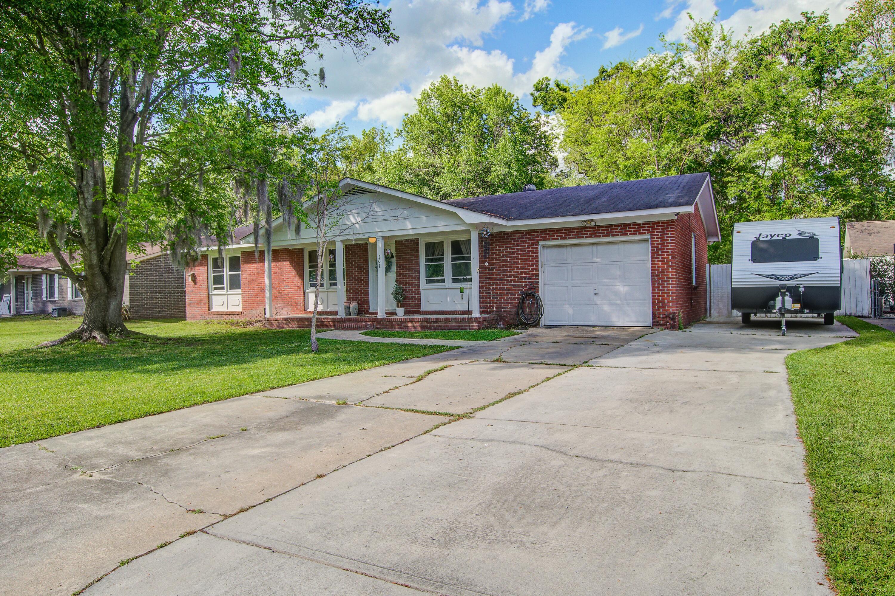 201 Judith Drive Summerville, SC 29485 - Photo 5 of 16 201 Judith front w camper