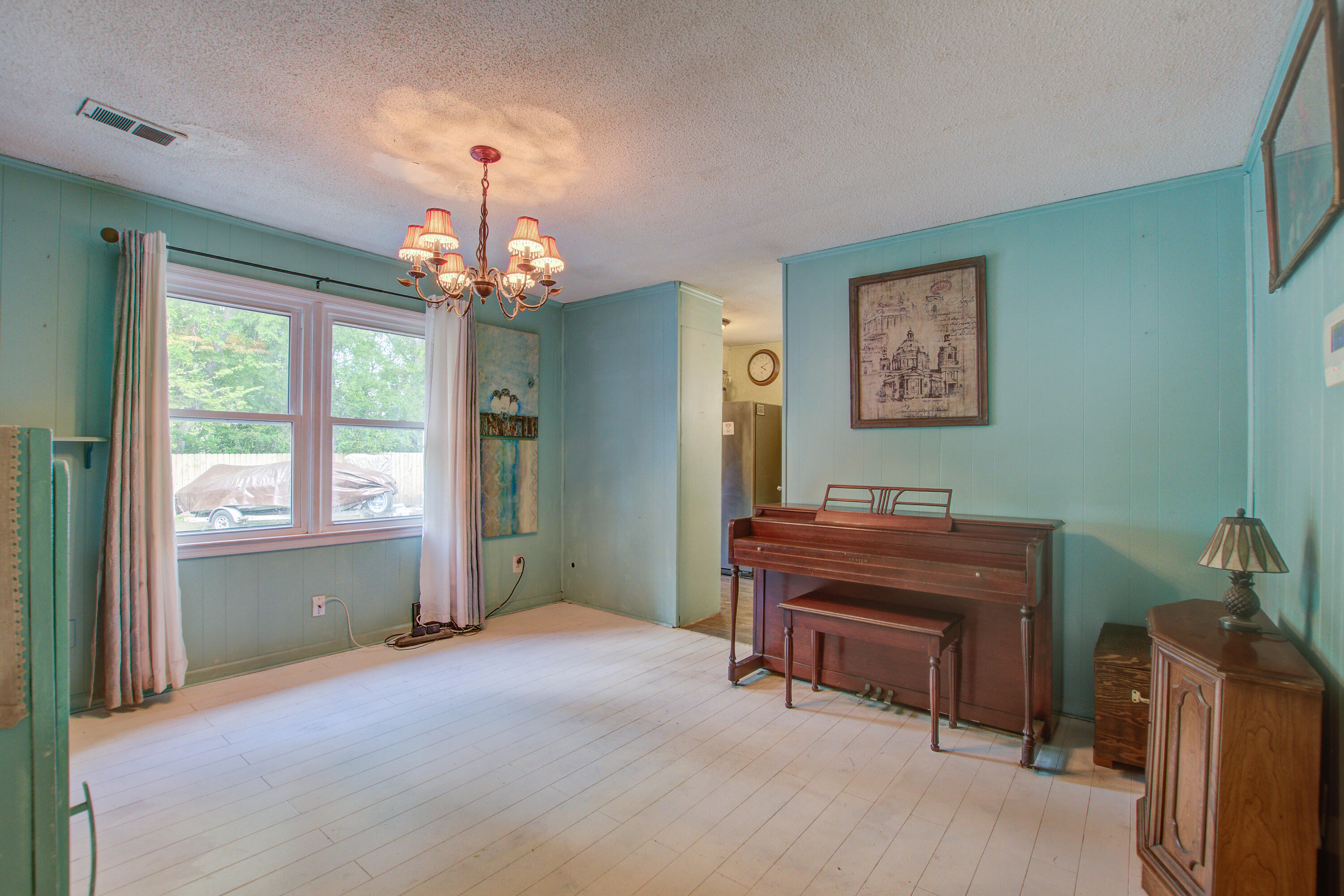 201 Judith Drive Summerville, SC 29485 - Photo 7 of 16 201 Judith dinig room