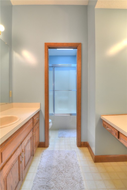 1160 Meadowview Drive Decatur, IL 62526 - Photo 35 of 46 2nd floor bathroom
