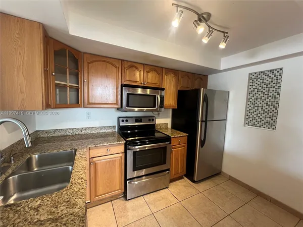 $2,300 | 7125 Bay Drive, Unit 301, Miami Beach, FL 33141