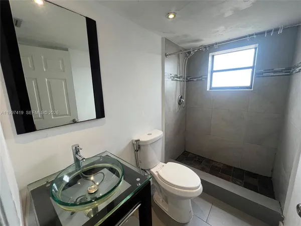 $2,500 | 7125 Bay Drive, Unit 301, Miami Beach, FL 33141