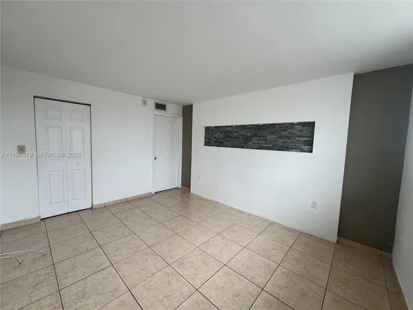 $2,500 | 7125 Bay Drive, Unit 301, Miami Beach, FL 33141