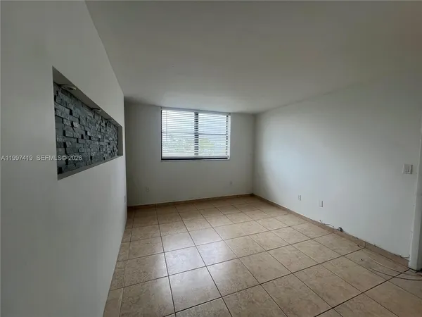 $2,500 | 7125 Bay Drive, Unit 301, Miami Beach, FL 33141