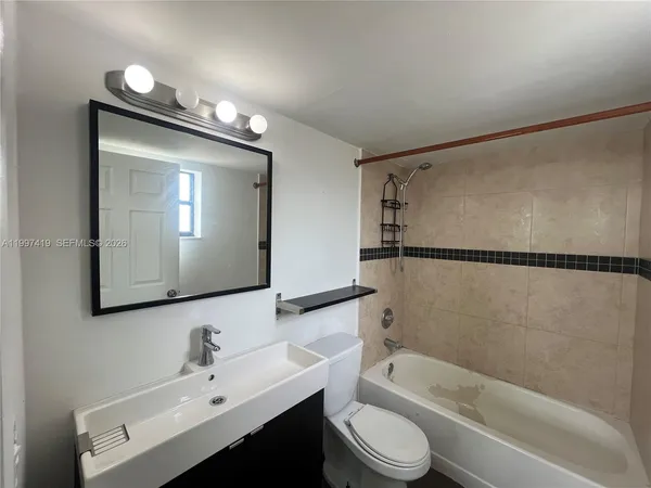 $2,500 | 7125 Bay Drive, Unit 301, Miami Beach, FL 33141