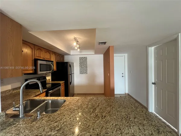 $2,500 | 7125 Bay Drive, Unit 301, Miami Beach, FL 33141