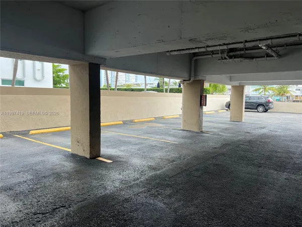 $2,500 | 7125 Bay Drive, Unit 301, Miami Beach, FL 33141