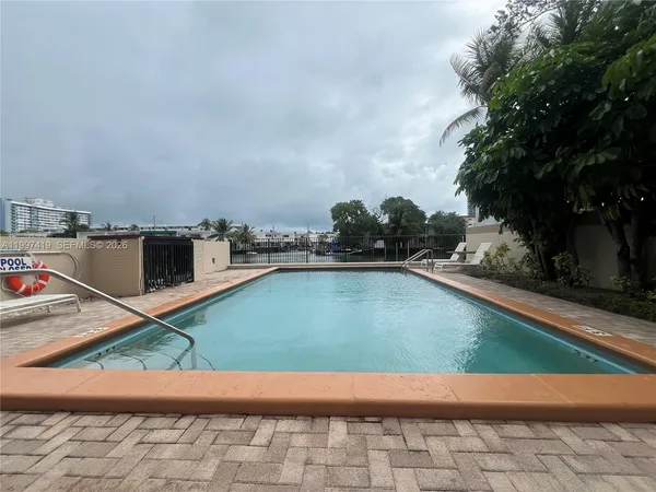 $2,500 | 7125 Bay Drive, Unit 301, Miami Beach, FL 33141