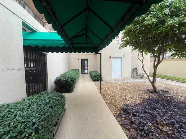 $2,500 | 7125 Bay Drive, Unit 301, Miami Beach, FL 33141