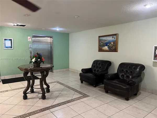 $2,500 | 7125 Bay Drive, Unit 301, Miami Beach, FL 33141