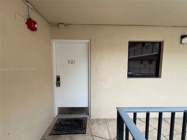 $2,500 | 7125 Bay Drive, Unit 301, Miami Beach, FL 33141