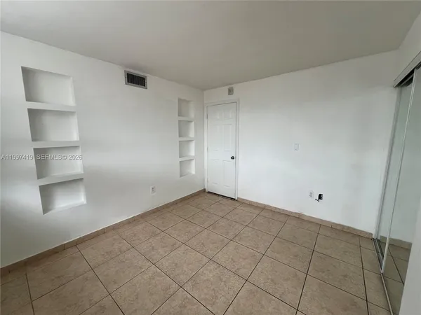 $2,500 | 7125 Bay Drive, Unit 301, Miami Beach, FL 33141