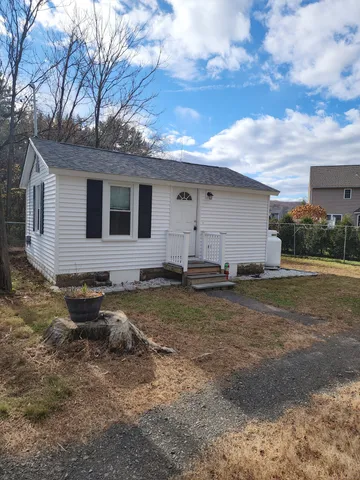 $1,900 | 615 Marion Avenue, Southington, CT 06479