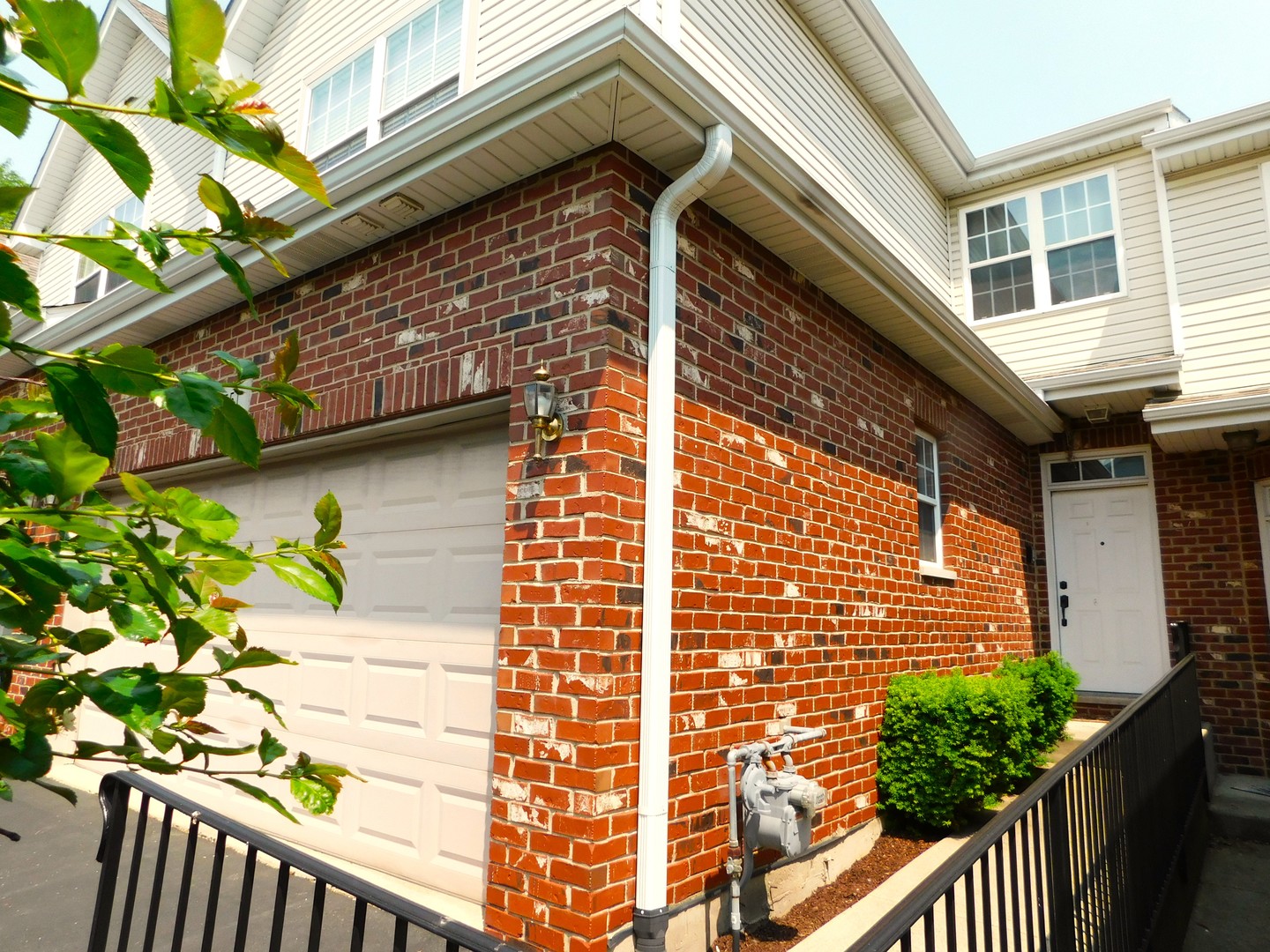 551 Goodwin Drive Bolingbrook, IL 60440 - Photo 2 of 26