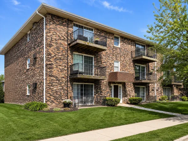 $199,999 | 7101 O'Connell Drive, Unit 2C, Chicago Ridge, IL 60415