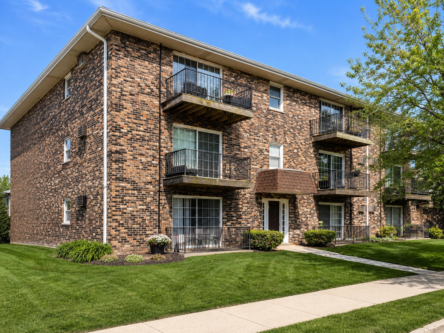 7101 O'Connell Drive, Unit 2C Chicago Ridge, IL 60415 - Photo 1 of 16