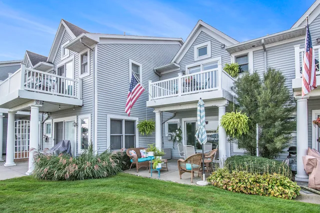 $695,000 | 963 West Savidge Street, Spring Lake, MI 49456