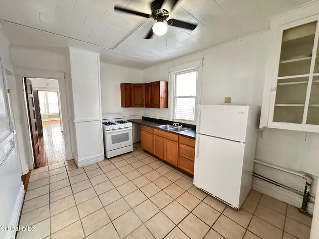 $1,425 | 283 Delaware Avenue, Unit 2, Albany, NY 12209