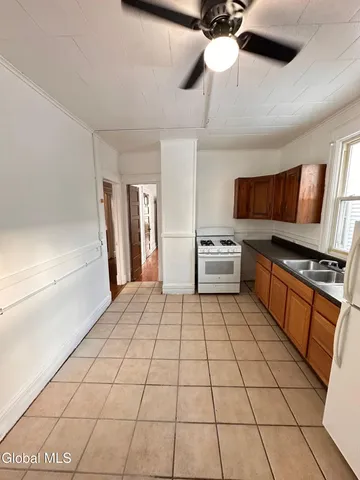 $1,425 | 283 Delaware Avenue, Unit 2, Albany, NY 12209