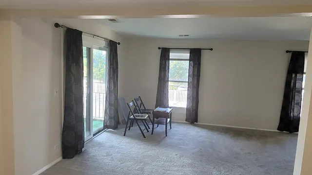 $218,000 | 1800 Fayette Walk, Unit E, Hoffman Estates, IL 60169