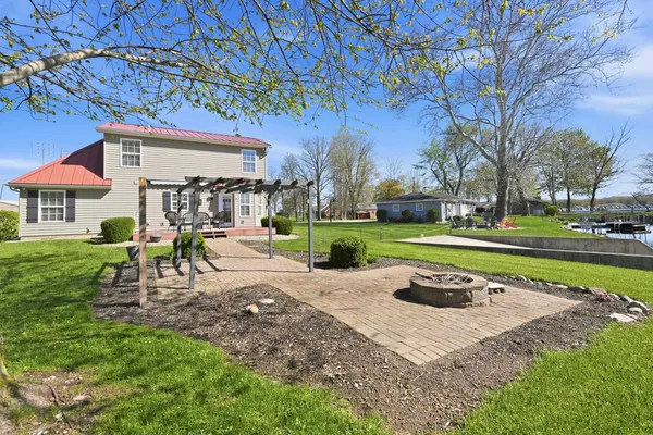 $535,000 | 11990 East 395 South, Lagrange, IN 46761