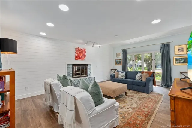 $889,000 | 4304 Southeast Fairway East, Stuart, FL 34997