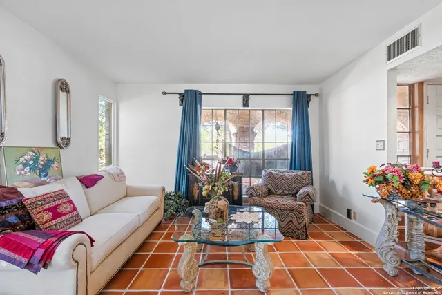 $615,000 | 24 Pfeiffer Road, Boerne, TX 78006