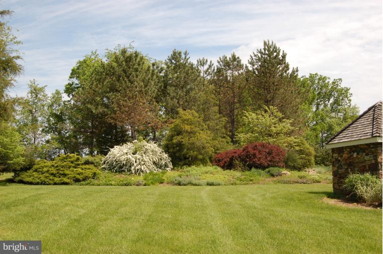 1353 Rokeby Road Upperville, VA 20184 - Photo 24 of 30 garden