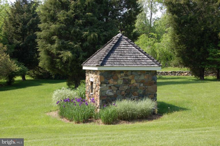 1353 Rokeby Road Upperville, VA 20184 - Photo 27 of 30 Garden