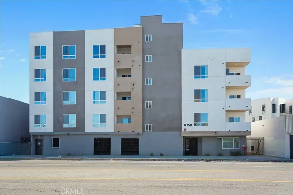 $1,950 | 8750 Sepulveda Boulevard, Unit 207, North Hills, CA 91343