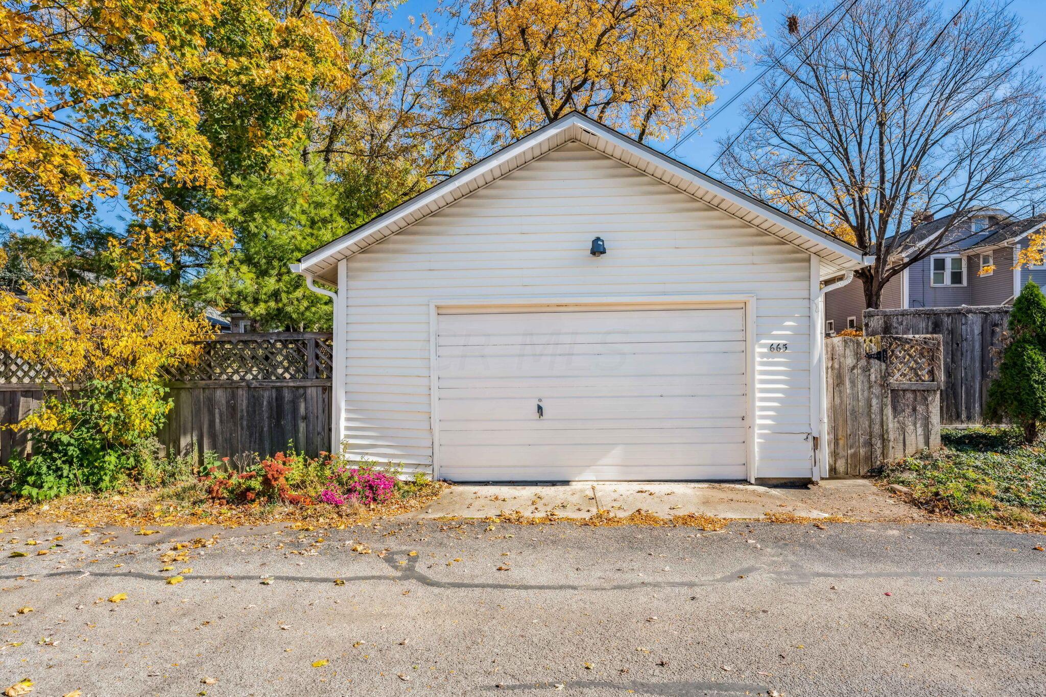 665 South Cassingham Road Columbus, OH 43209 - Photo 10 of 47 2 car garage