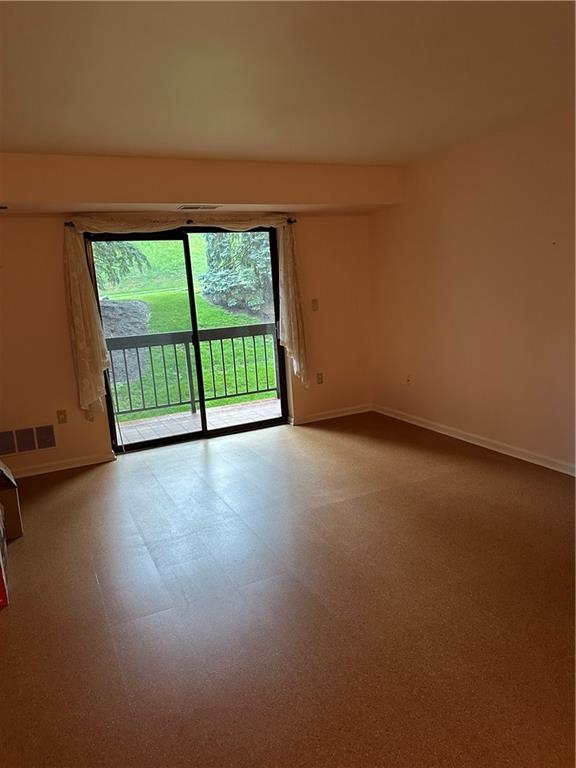 1500 Cochran Road, Unit 515 Pittsburgh, PA 15243 - Photo 16 of 30 Emptied bedroom - view of entrance to patio from bedroom.