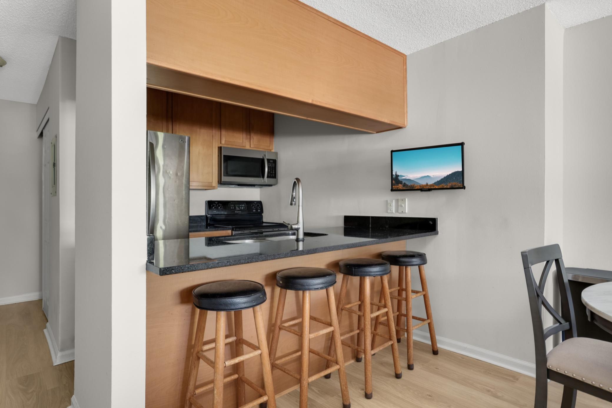 520 Ridgewood Avenue, Unit 102 Minneapolis, MN 55403 - Photo 11 of 43 Gallery Image 11