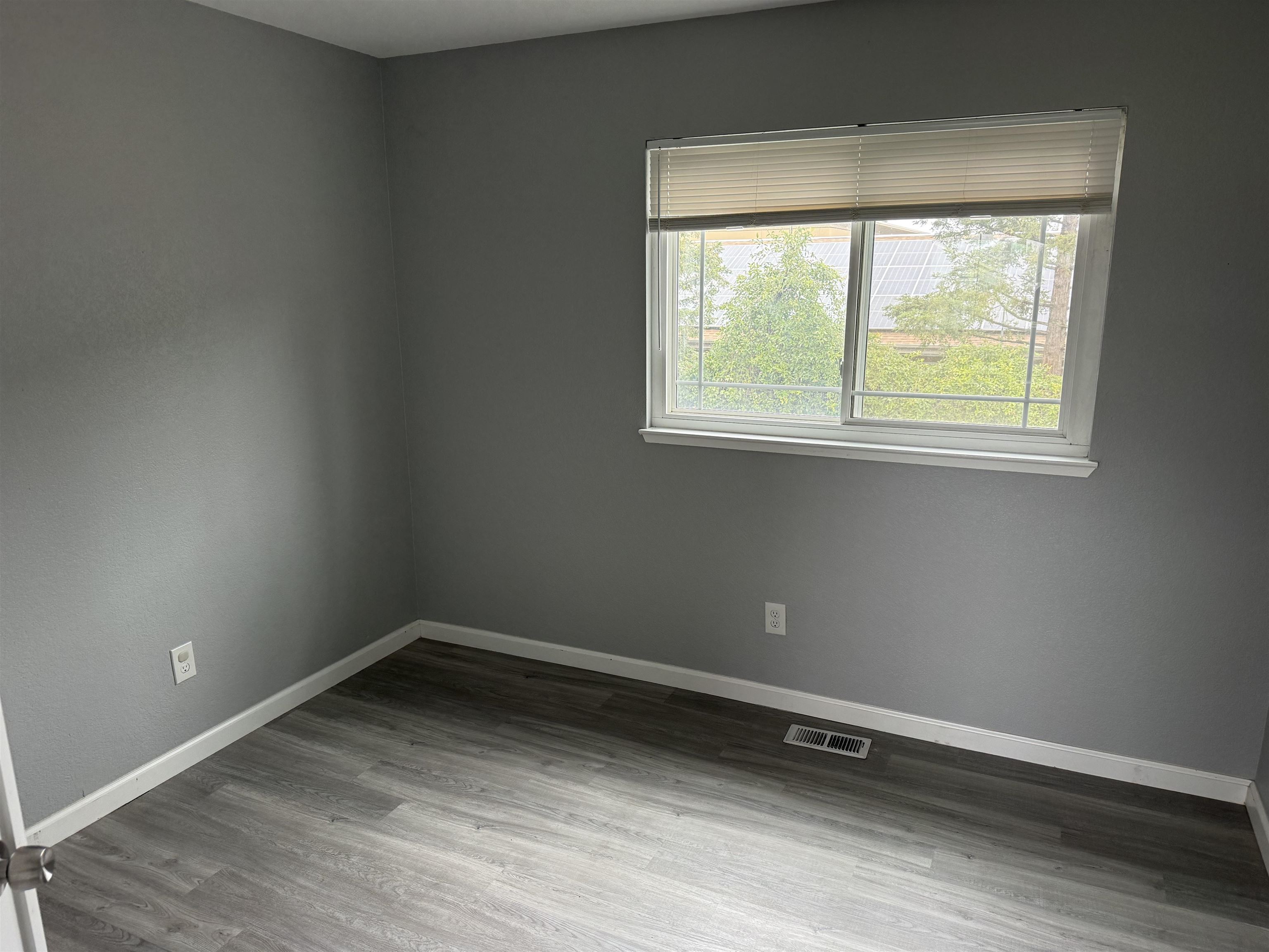 380 West Ruby Street Oakley, CA 94561 - Photo 11 of 18 an empty room with a window