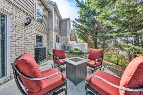 $359,900 | 6651 Stonelyn Cottage Court, Roanoke, VA 24019