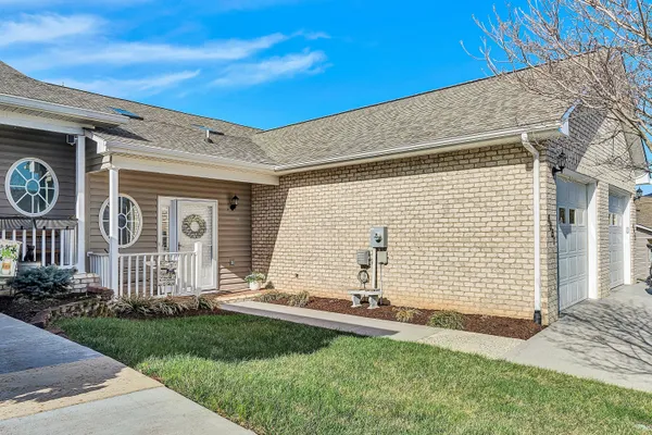 $359,900 | 6651 Stonelyn Cottage Court, Roanoke, VA 24019