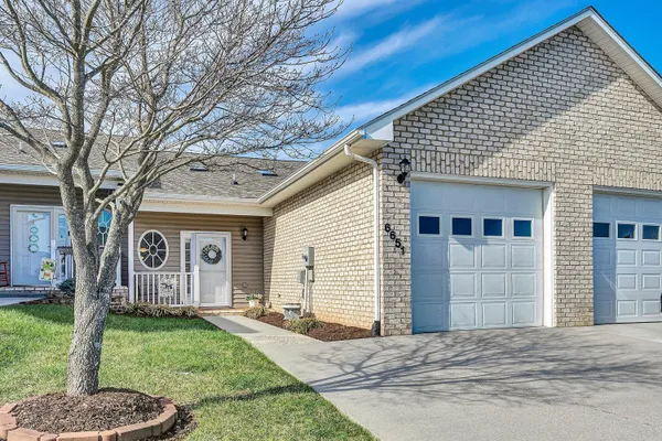 $359,900 | 6651 Stonelyn Cottage Court, Roanoke, VA 24019