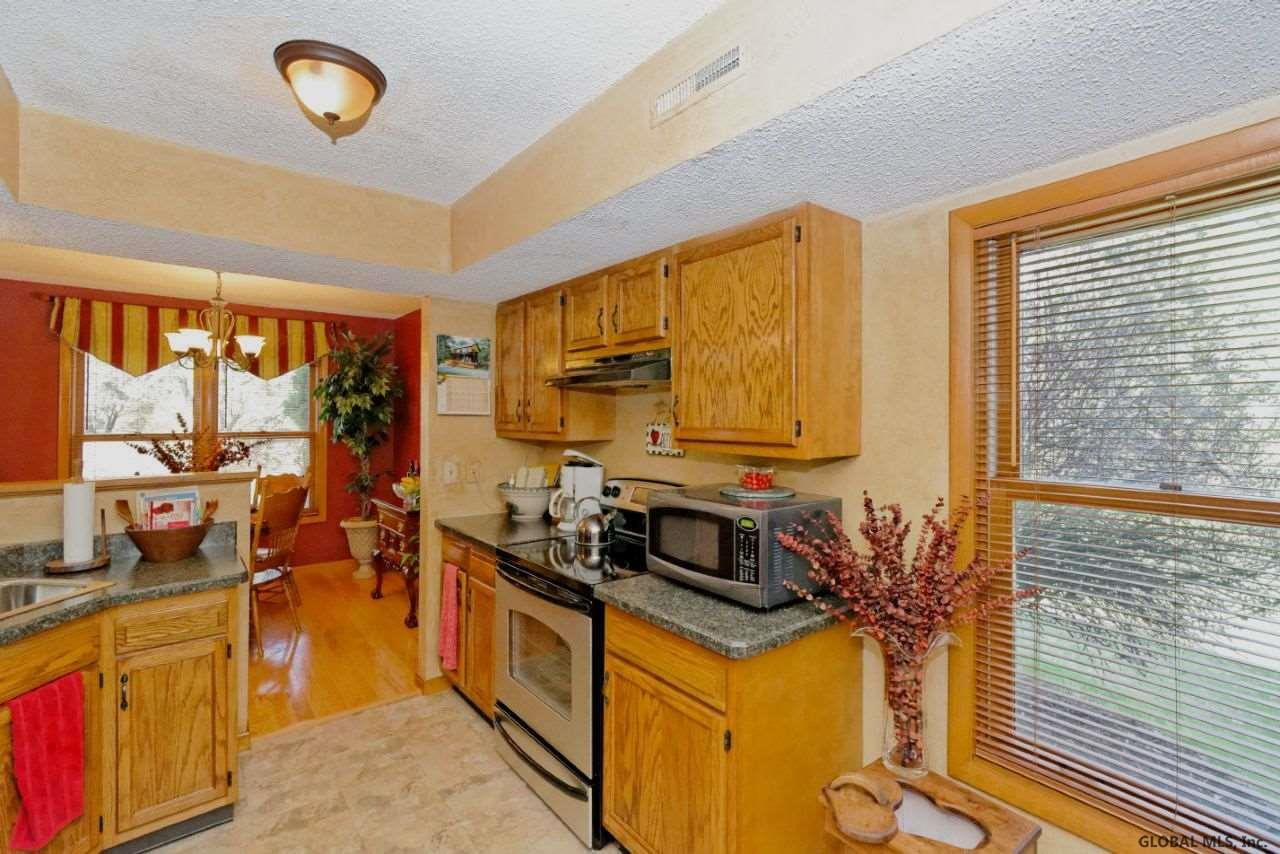 24 Justine Court Rensselaer, NY 12144 - Photo 13 of 28 Photo 13