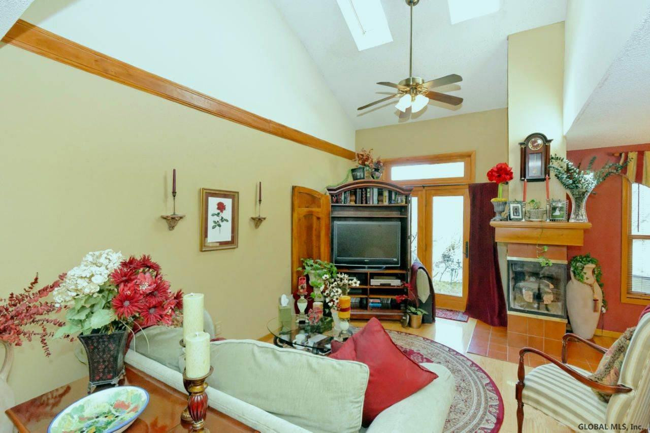 24 Justine Court Rensselaer, NY 12144 - Photo 3 of 28 Photo 3