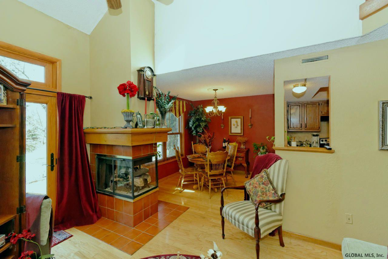 24 Justine Court Rensselaer, NY 12144 - Photo 4 of 28 Photo 4