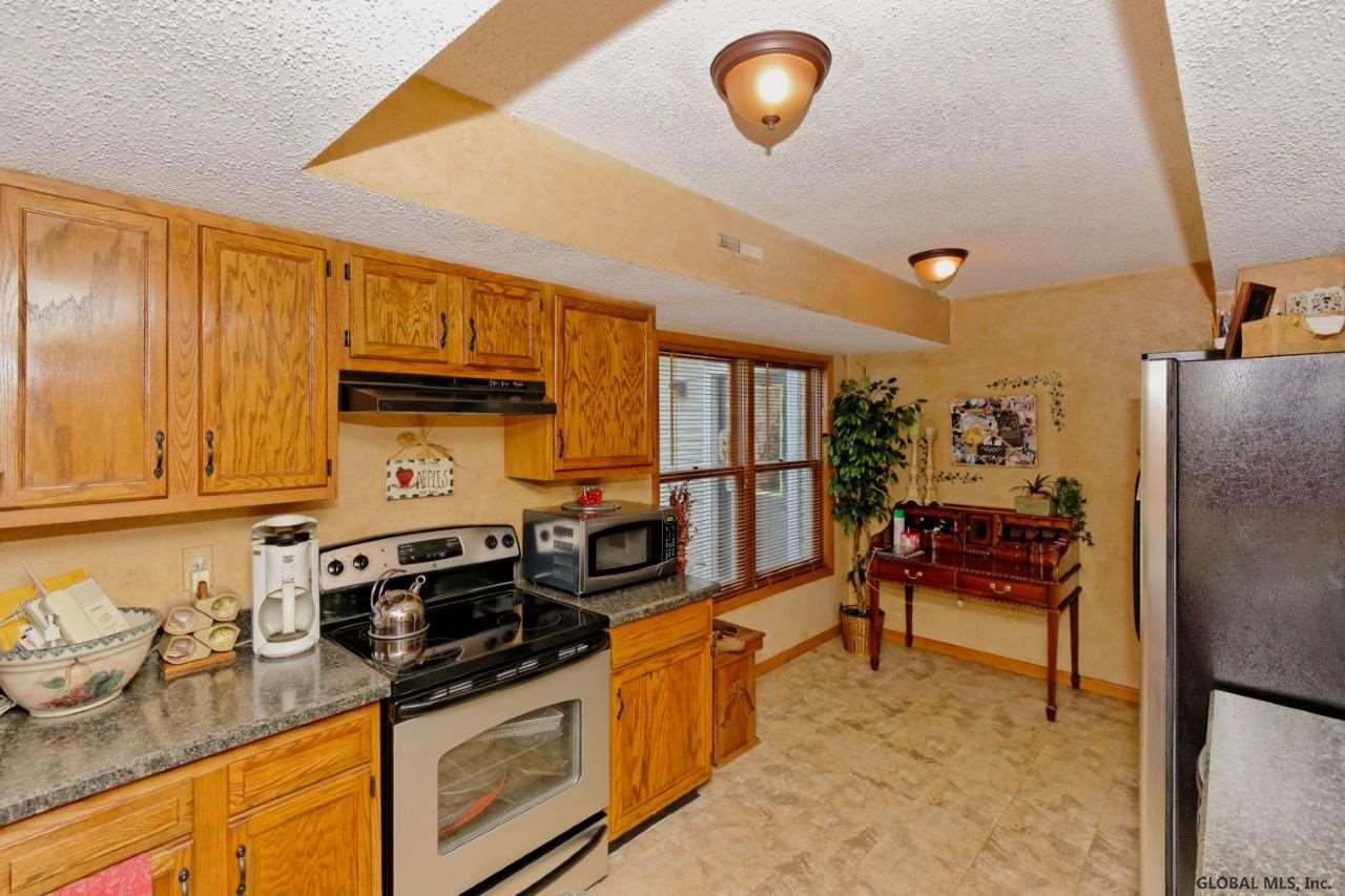24 Justine Court Rensselaer, NY 12144 - Photo 10 of 28 Photo 10